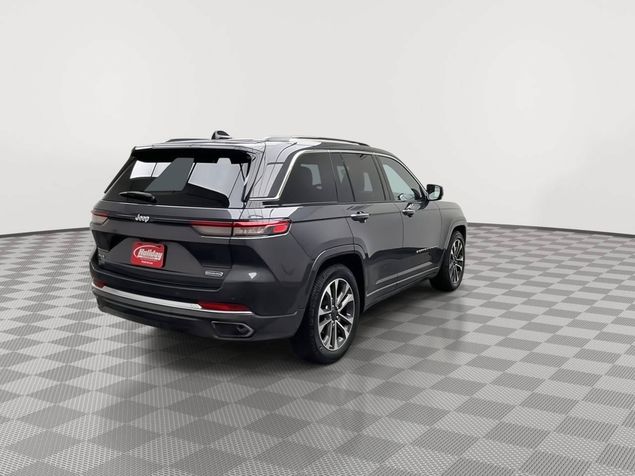 Used 2023 Jeep Grand Cherokee Overland AWD/4WD image 40