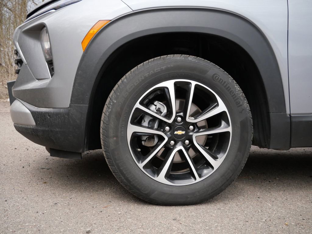 Used 2025 Chevrolet TrailBlazer LT AWD/4WD image 9