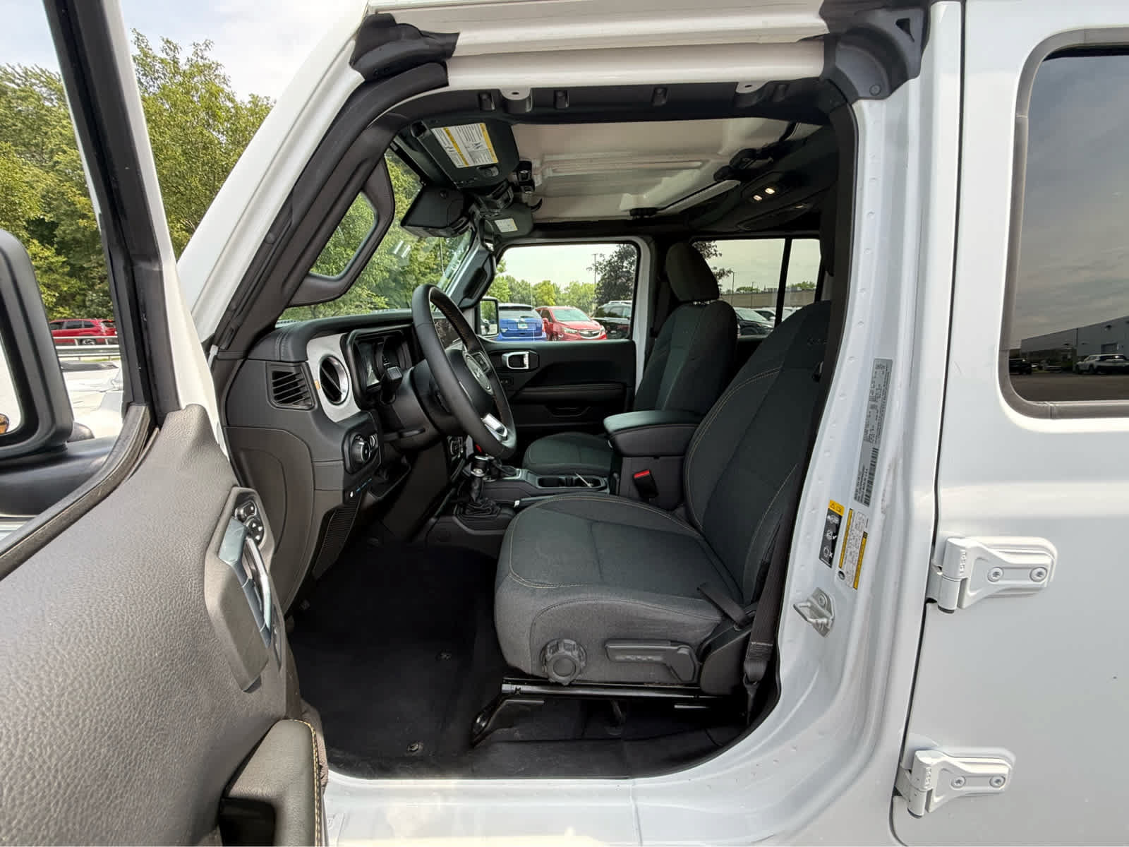 Used 2024 Jeep Wrangler Unlimited Sahara AWD/4WD image 13