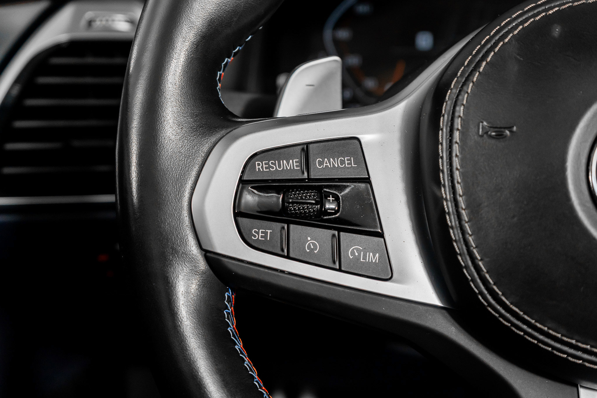 Used 2023 BMW M850i xDrive Convertible image 40