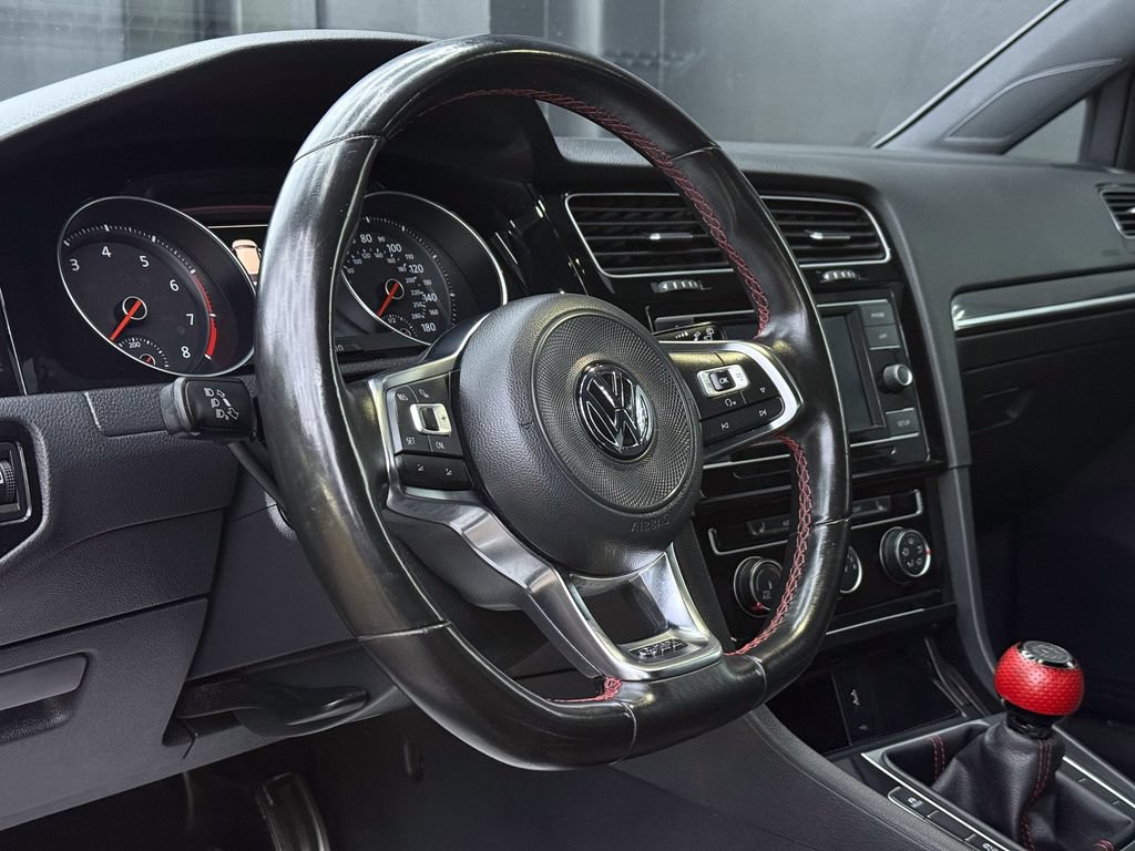 Used 2018 Volkswagen Golf 4-Door FWD image 15