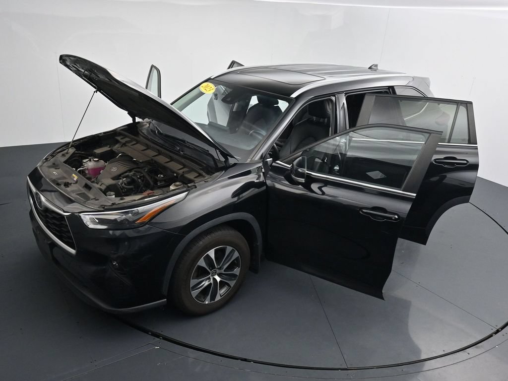 Used 2023 Toyota Highlander XLE AWD/4WD image 40