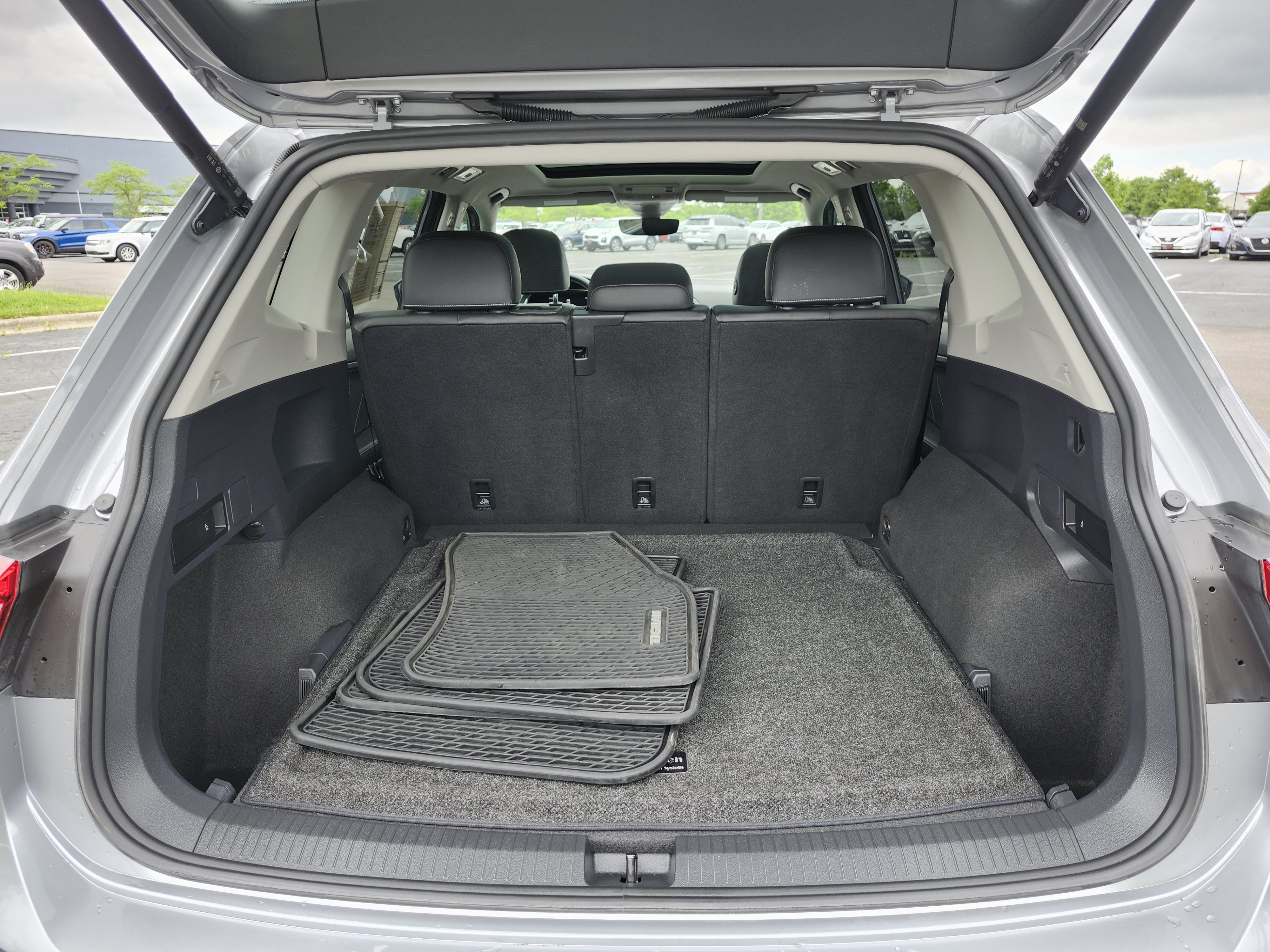 Used 2022 Volkswagen Tiguan SE AWD/4WD image 24
