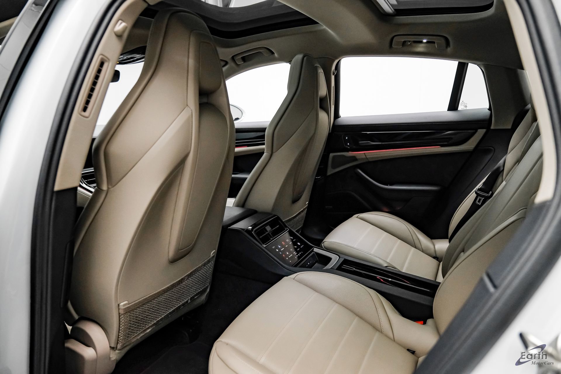 Used 2025 Porsche Panamera w/ Premium Package RWD image 72