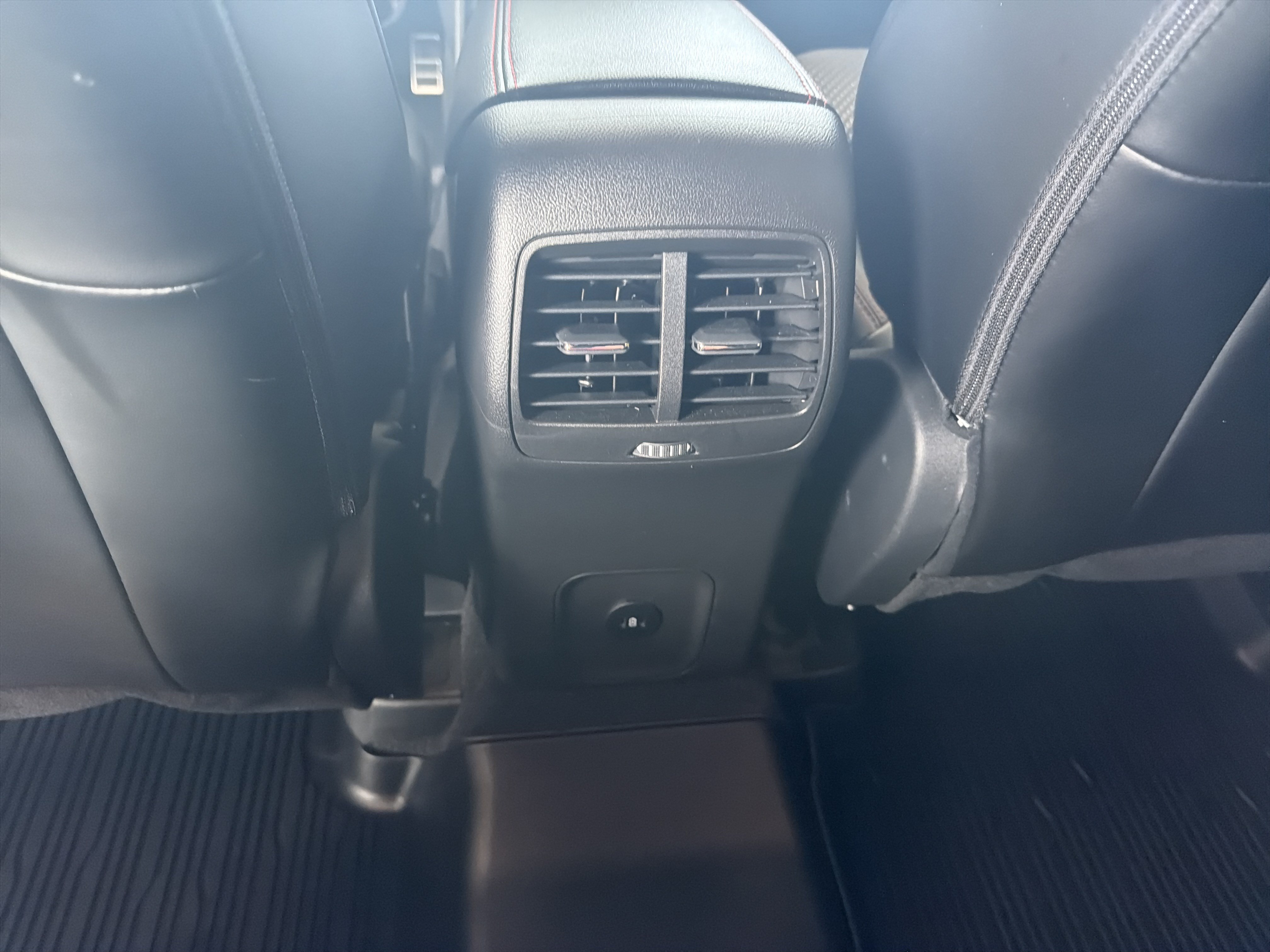 Used 2024 Ford Escape ST-Line w/ Tech Pack #1 AWD/4WD image 28