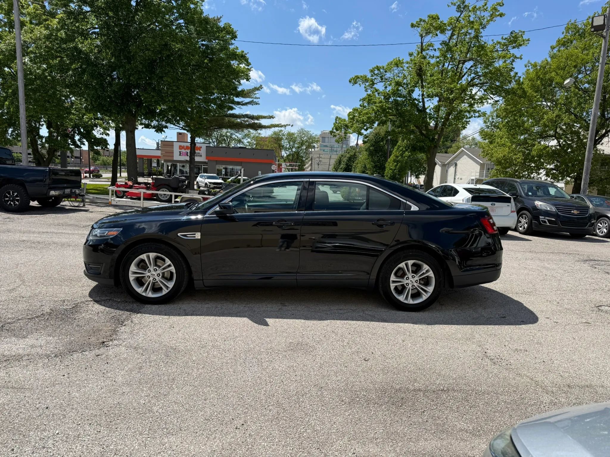 Used 2018 Ford Taurus SEL FWD image 4