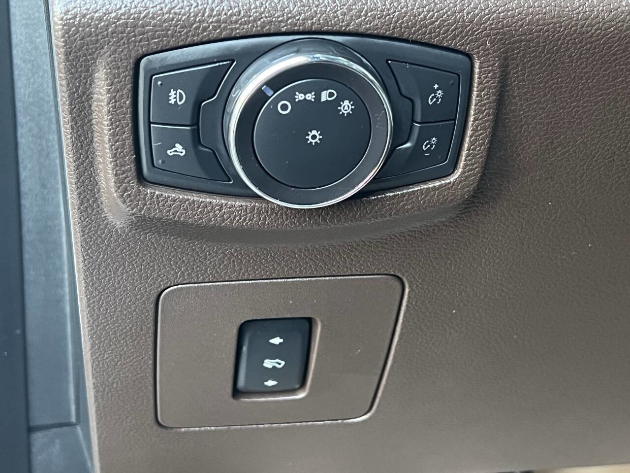 Used 2015 Ford F150 King Ranch w/ Equipment Group 601A Luxury AWD/4WD image 16