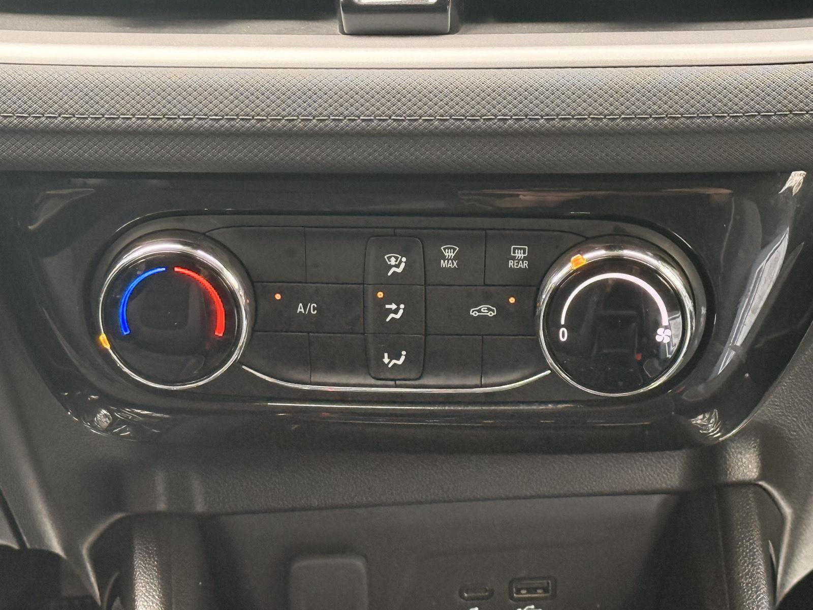 Used 2025 Chevrolet TrailBlazer LT AWD/4WD image 28