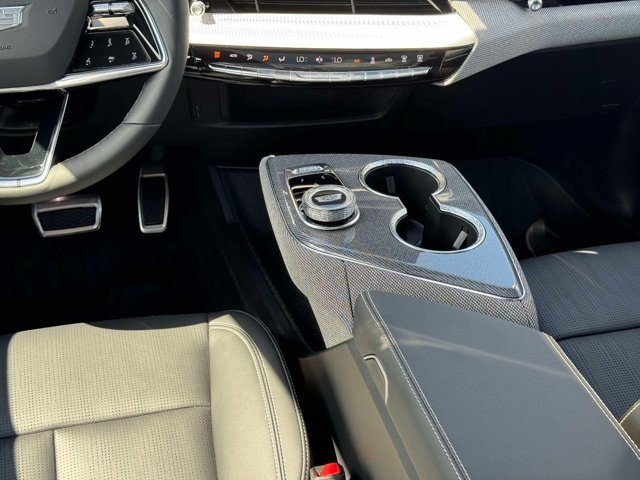 Certified 2025 Cadillac Optiq Sport 2 w/ LPO, Floor Liner Package AWD/4WD image 5