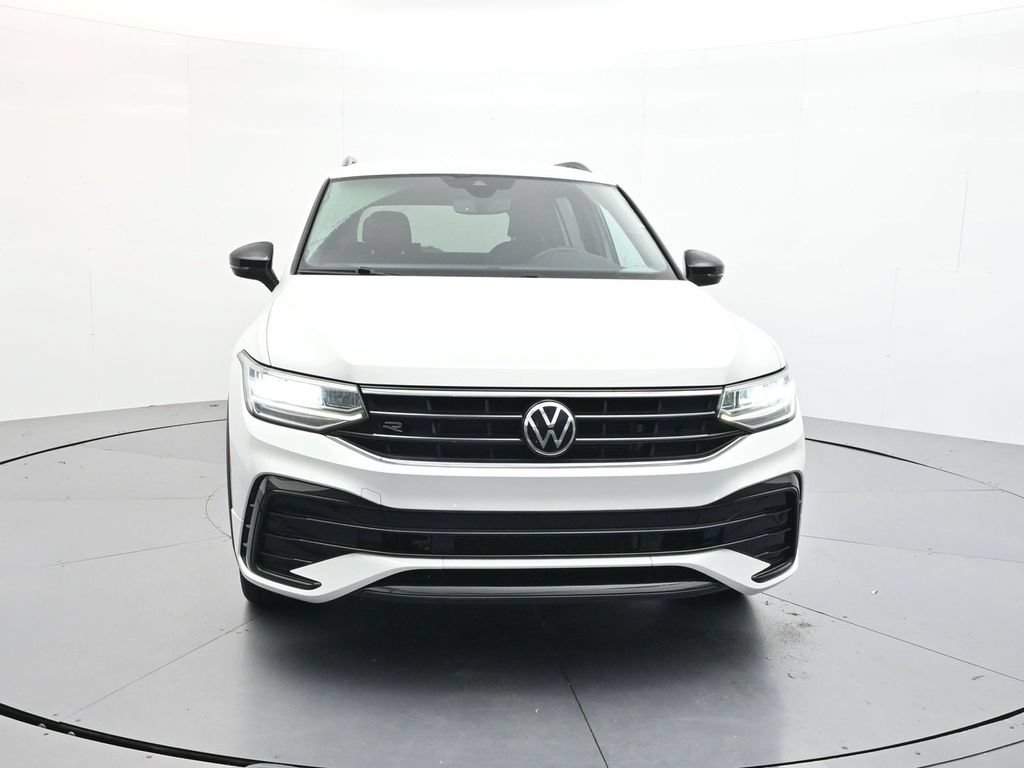 Used 2022 Volkswagen Tiguan SE R-Line FWD image 2