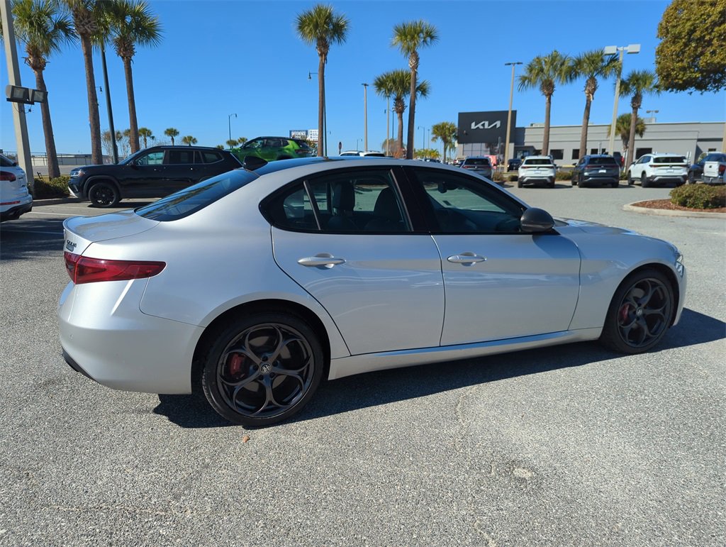 Used 2019 Alfa Romeo Giulia Base image 5