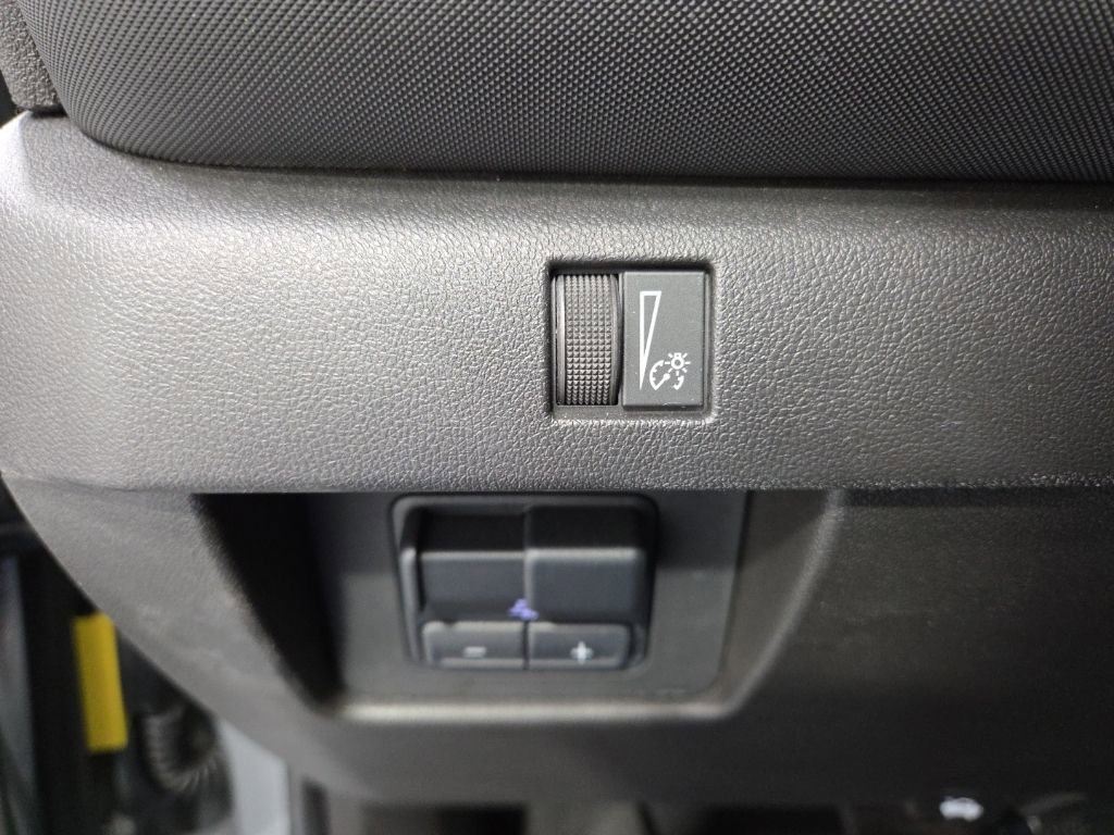 Used 2024 Chevrolet Colorado Z71 w/ Z71 Convenience Package 2 image 31