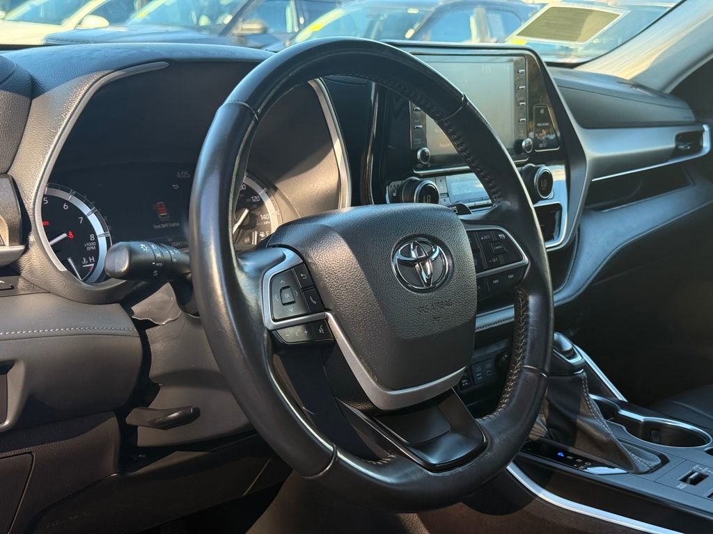 Used 2022 Toyota Highlander XLE image 26