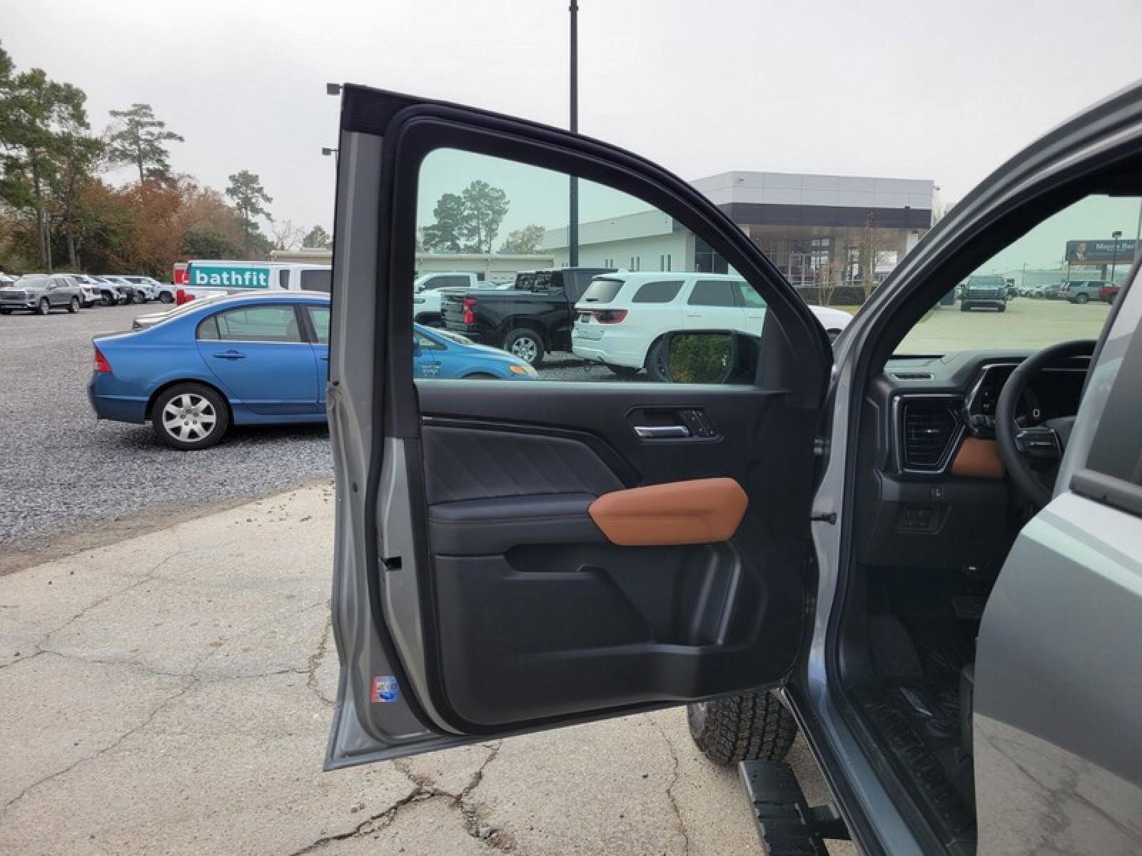 New 2026 GMC Canyon AT4 w/ Technology Plus Package image 12