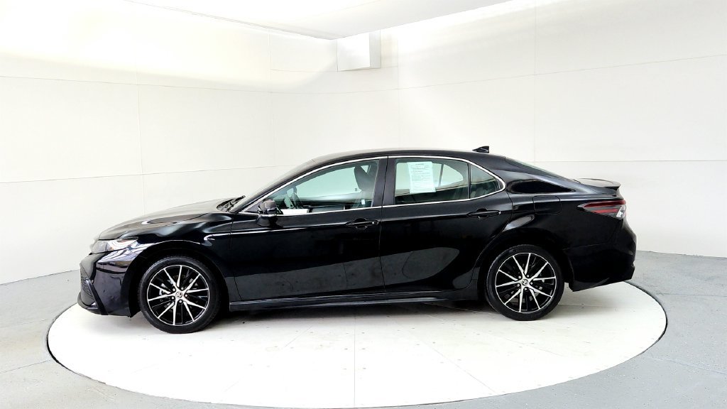 Certified 2024 Toyota Camry SE FWD image 3
