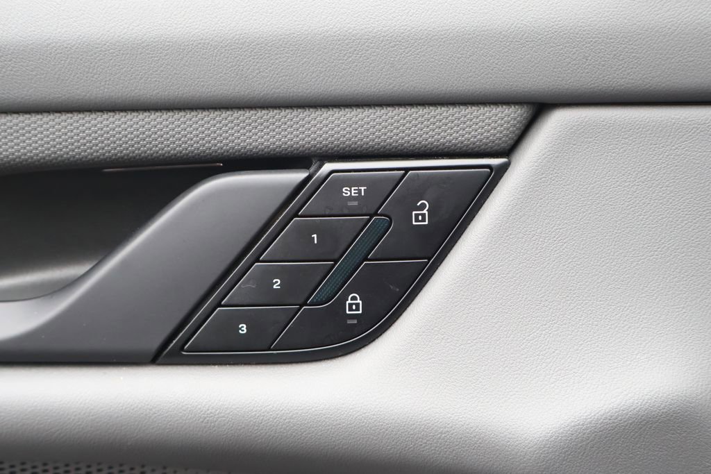 Used 2022 Porsche Taycan image 34