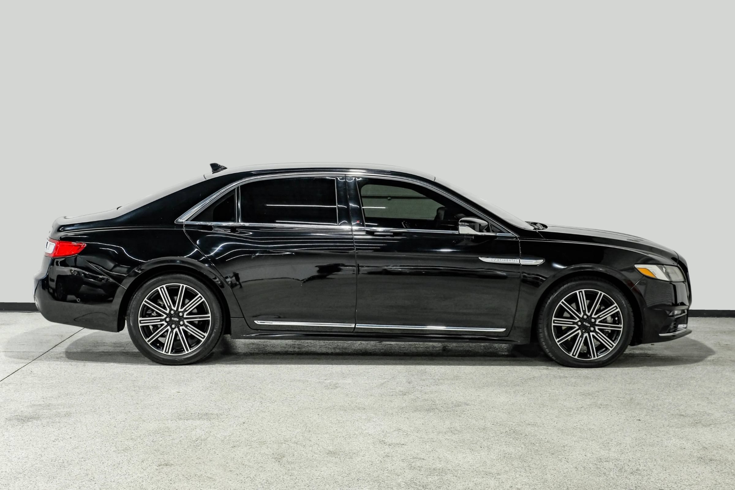 Used 2018 Lincoln Continental Reserve FWD image 5