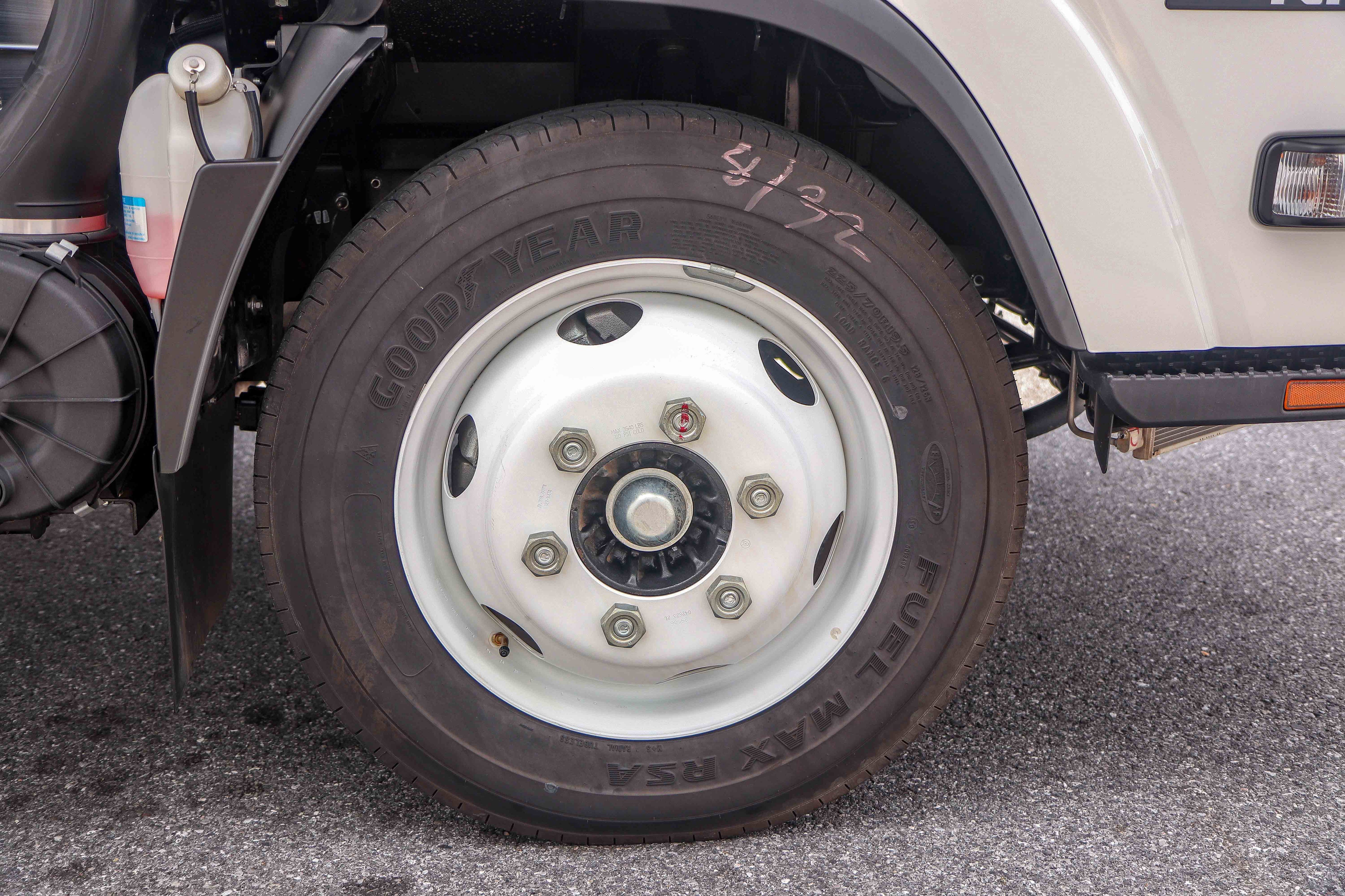 Used 2024 Isuzu NPR image 31