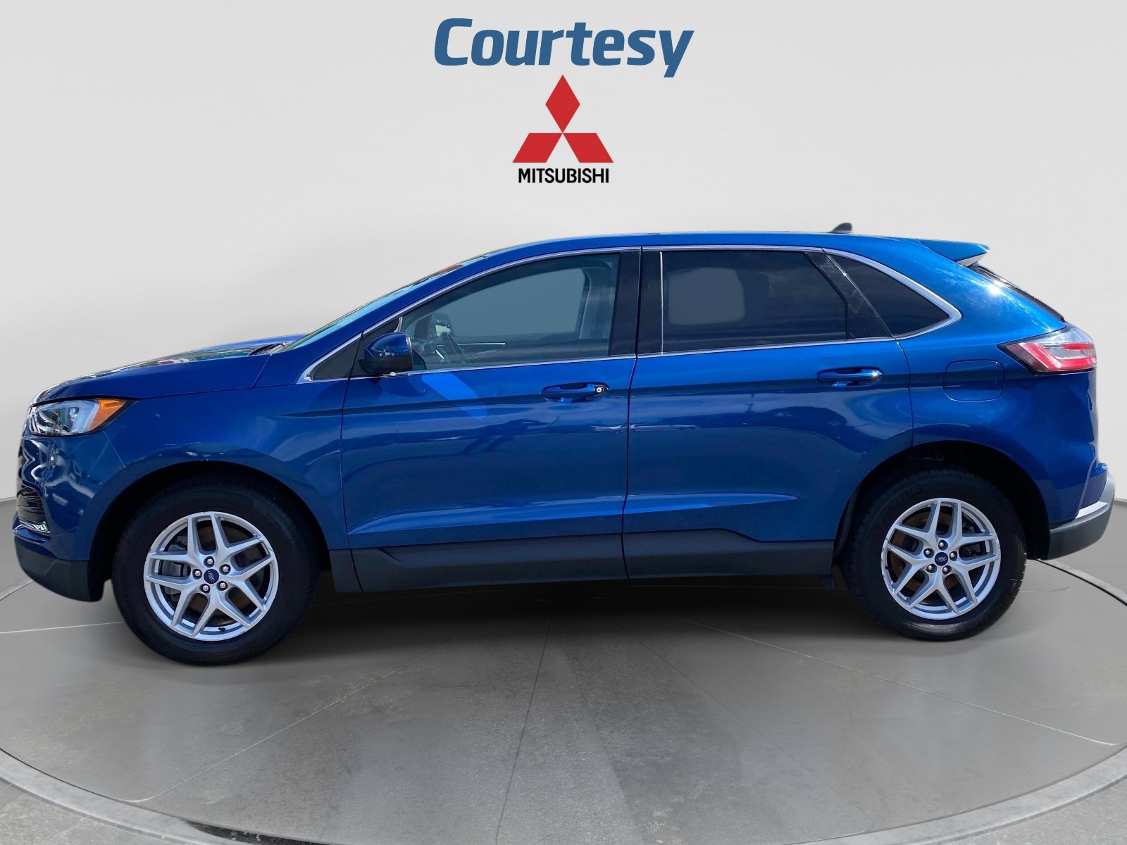Used 2022 Ford Edge SEL AWD/4WD image 2