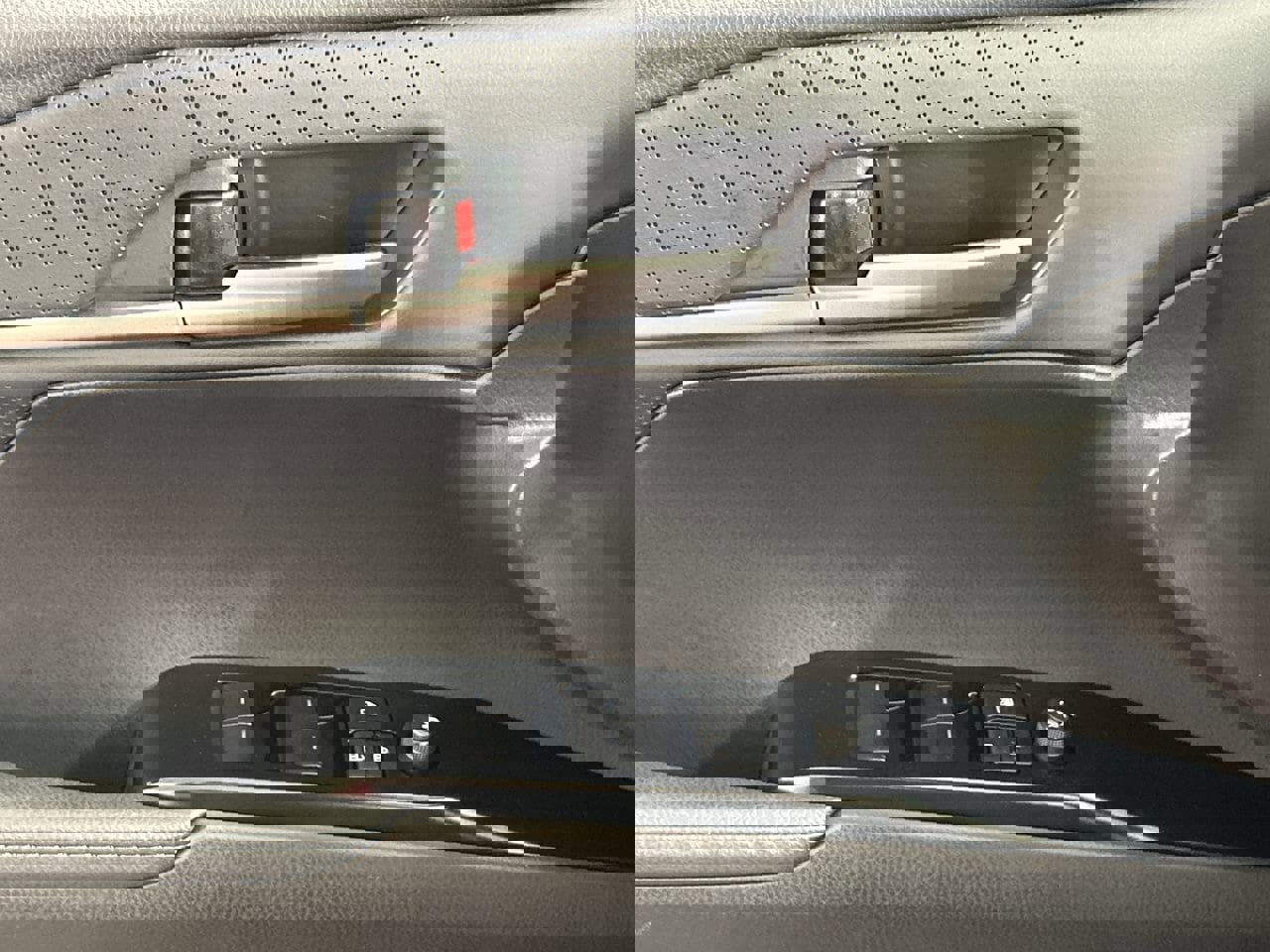 Used 2025 Toyota Camry XSE image 18