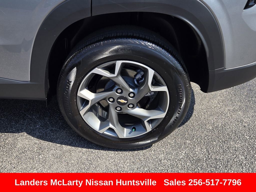 Used 2025 Chevrolet Trax LT FWD image 12
