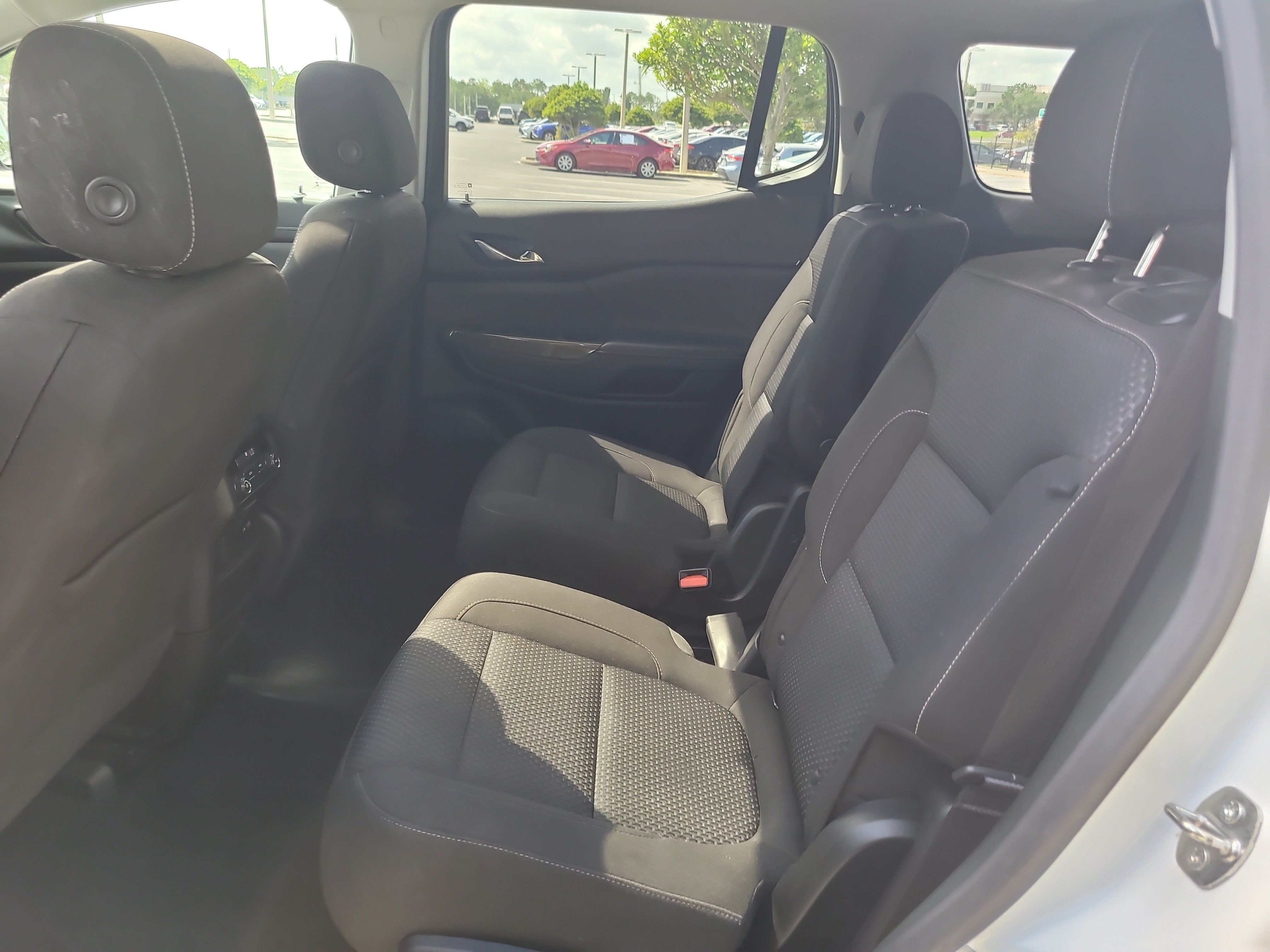 Used 2023 GMC Acadia SLE w/ Driver Convenience Package FWD image 13