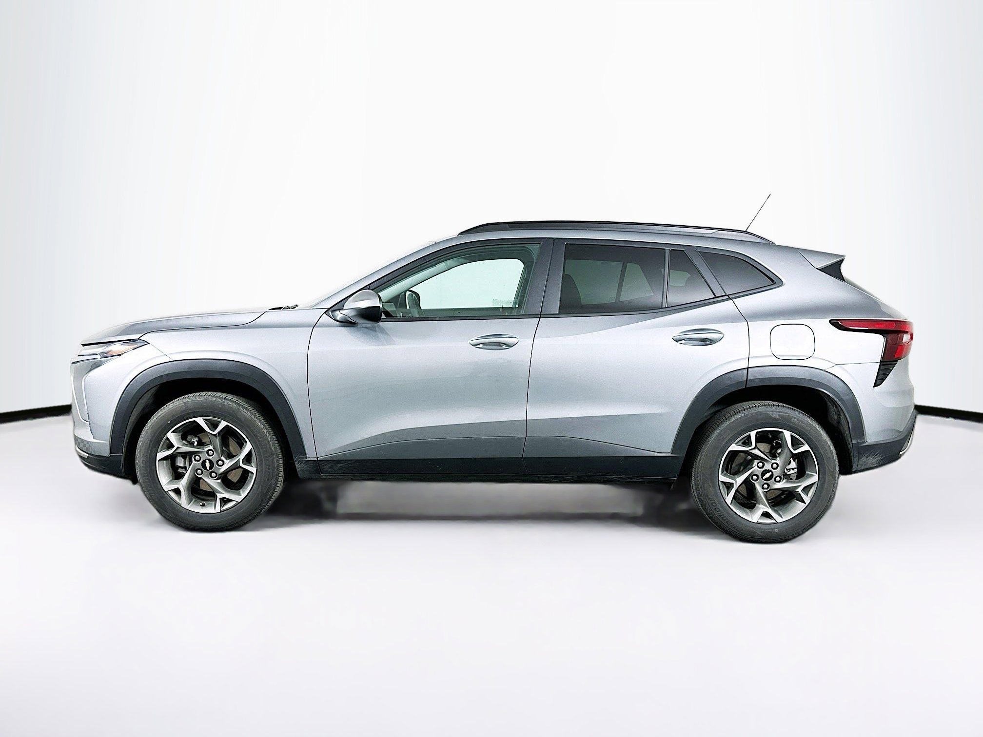 Used 2025 Chevrolet Trax LT image 4