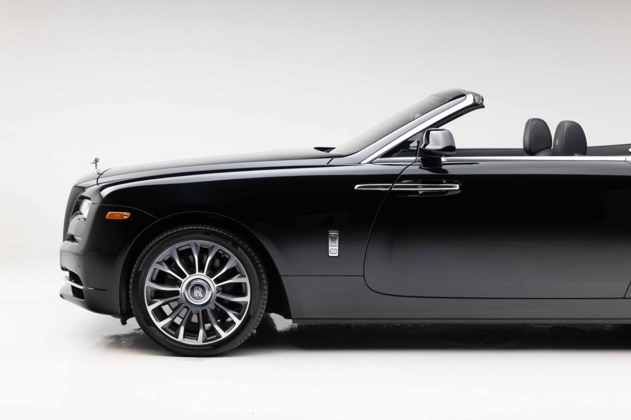 Used 2019 Rolls-Royce Dawn RWD image 37