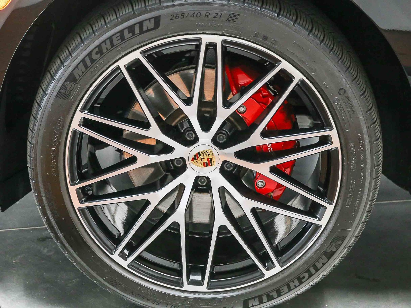Certified 2022 Porsche Macan S AWD/4WD image 13