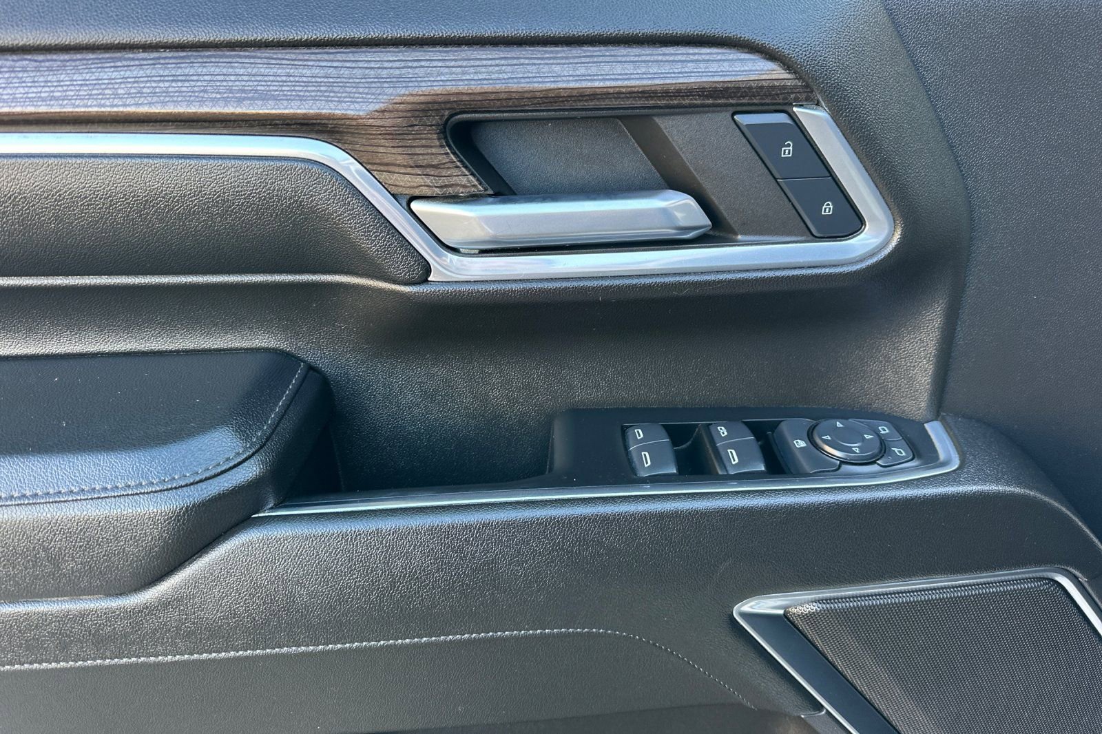 Used 2024 Chevrolet Silverado 2500 LT image 11