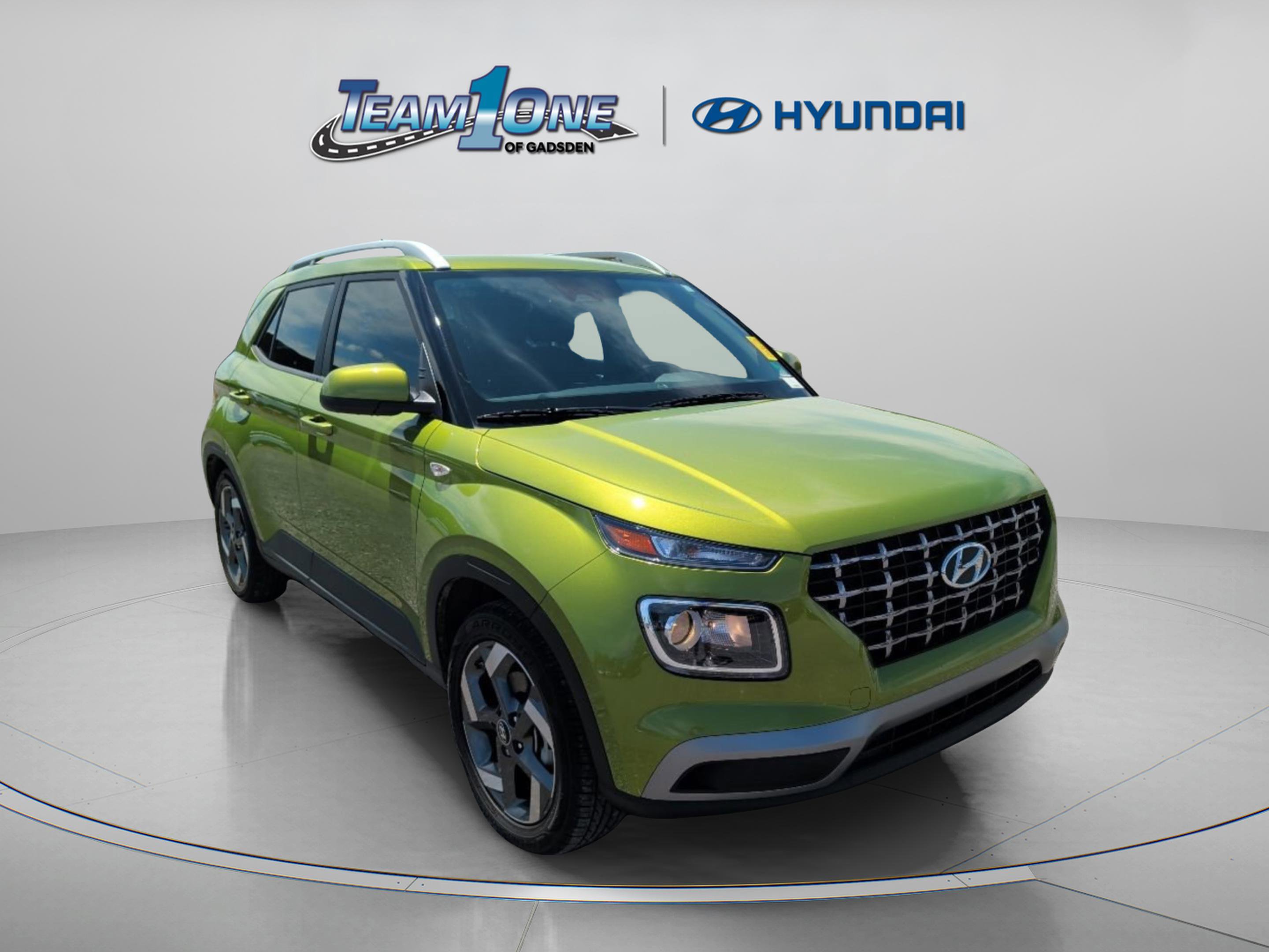 Used 2024 Hyundai Venue SEL FWD image 1