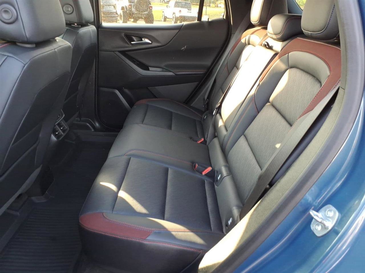 Used 2025 Chevrolet Equinox RS w/ Convenience Package III FWD image 9