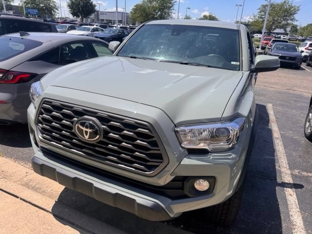 Used 2022 Toyota Tacoma TRD Off-Road w/ Technology Package AWD/4WD image 12