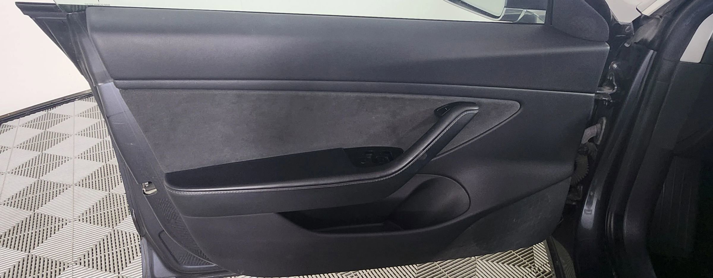 Used 2019 Tesla Model 3 Standard Range image 9