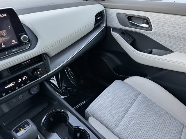 Used 2023 Nissan Rogue SV image 18