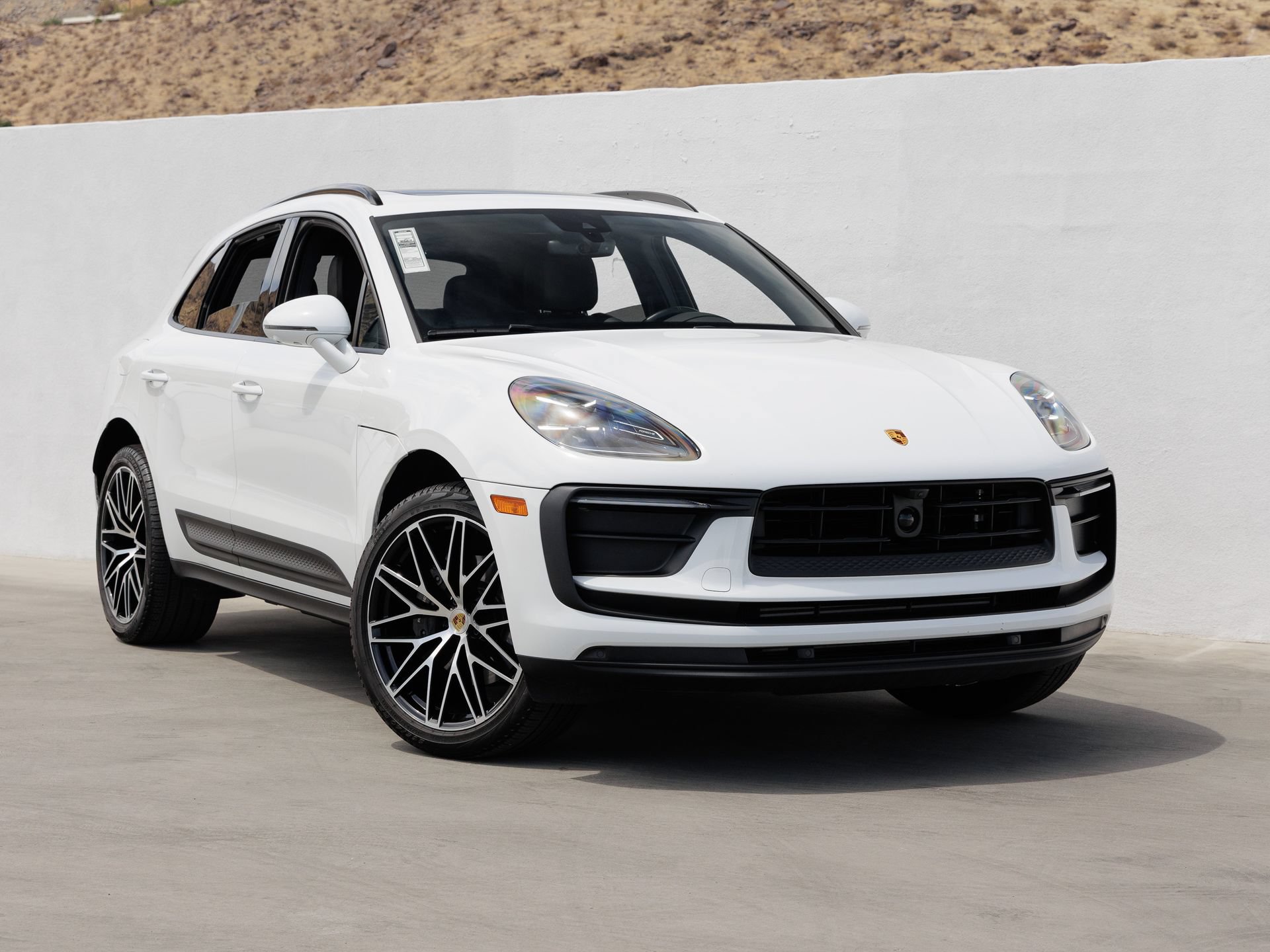 Certified 2026 Porsche Macan AWD/4WD image 9