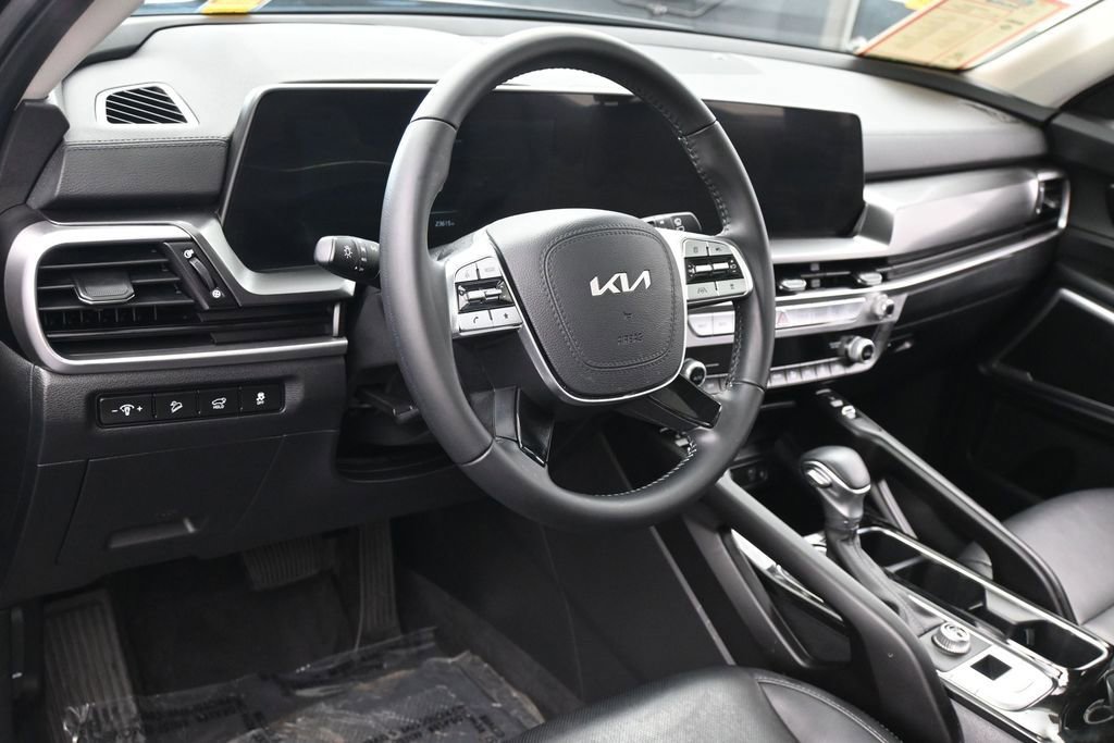 Used 2025 Kia Telluride S FWD image 14