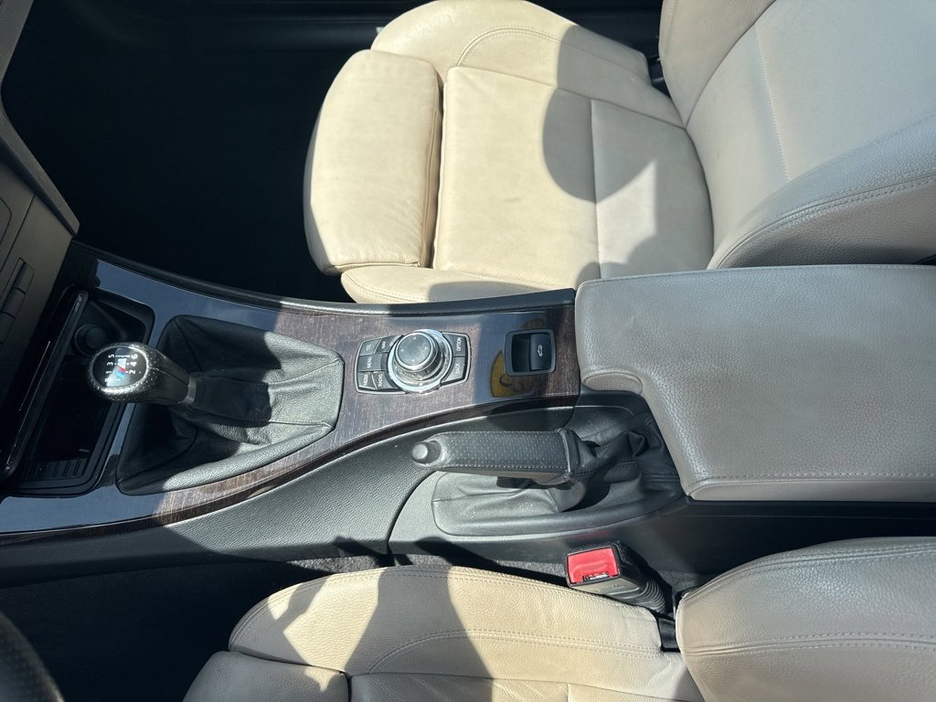 Used 2013 BMW 335i Convertible image 22