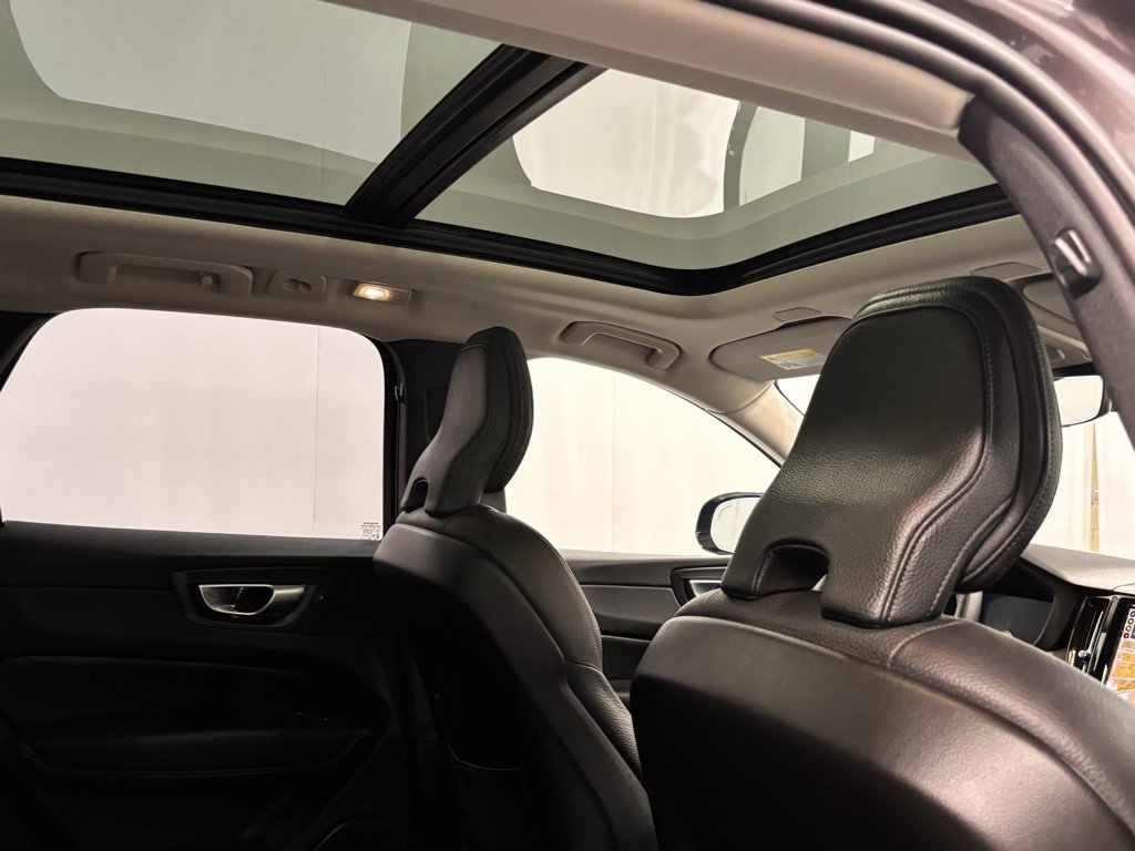 Certified 2025 Volvo XC60 B5 Plus image 25