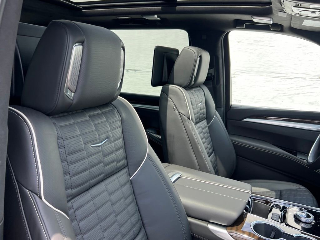 New 2026 Cadillac Escalade Platinum Sport w/ LPO, ONYX Package AWD/4WD image 34