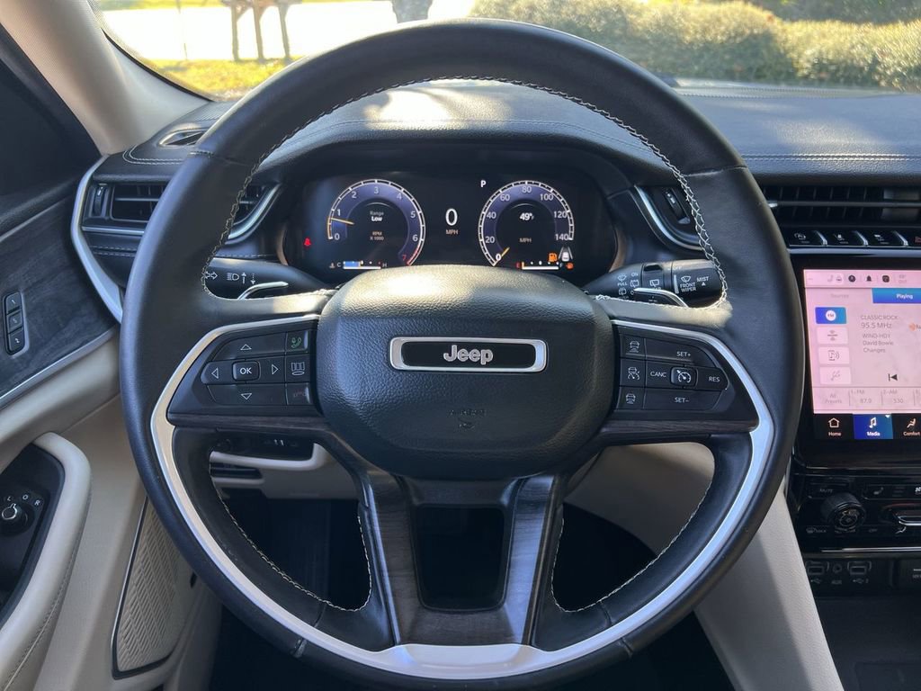 Used 2022 Jeep Grand Cherokee Limited w/ Luxury Tech Group II image 16