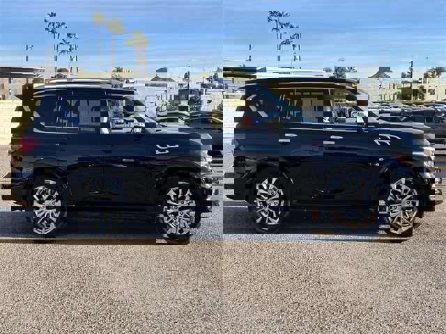 Used 2017 INFINITI QX80 Base w/ Deluxe Technology Package image 6