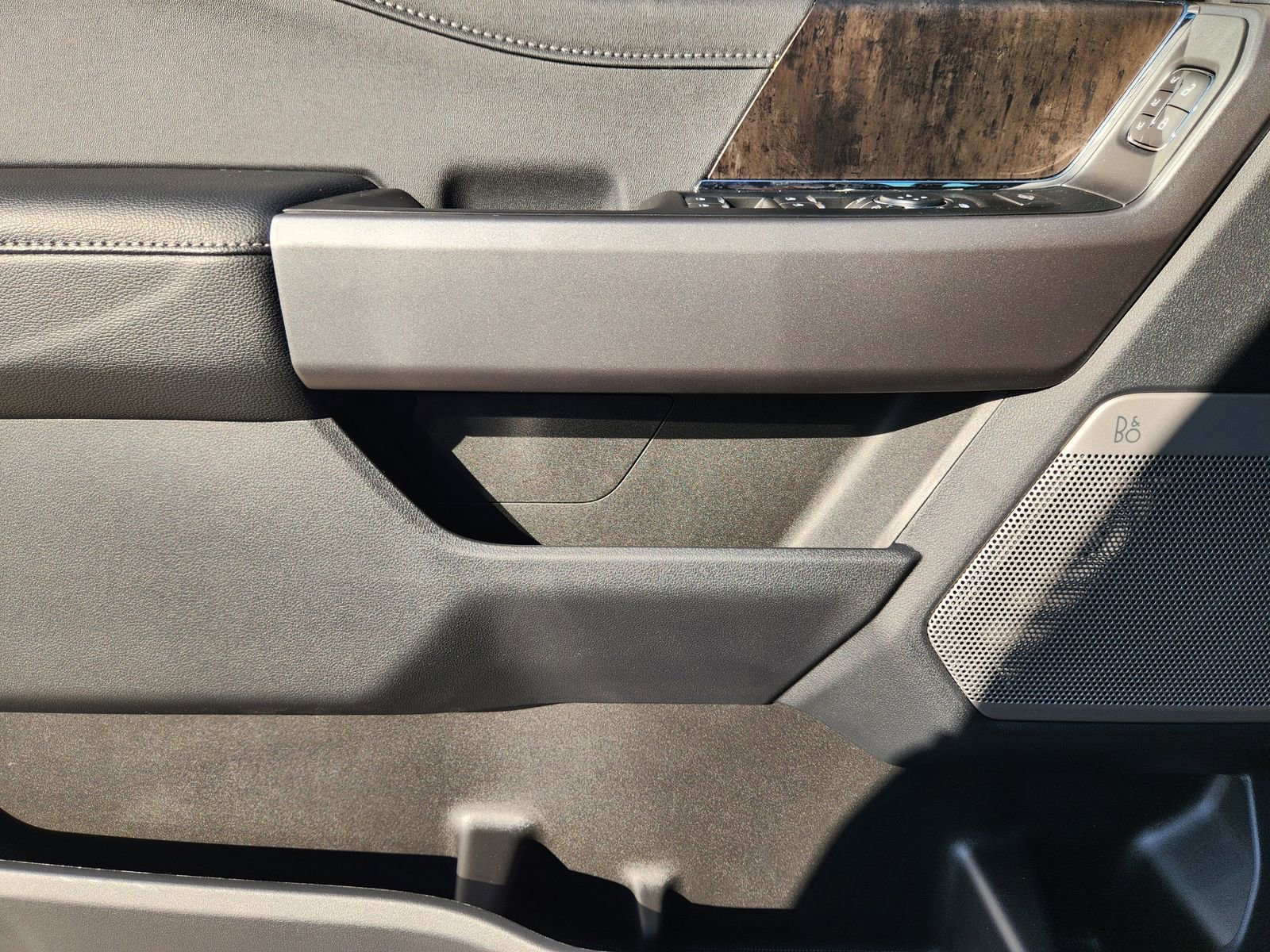 New 2026 Ford F250 Lariat w/ Black Appearance Package image 22