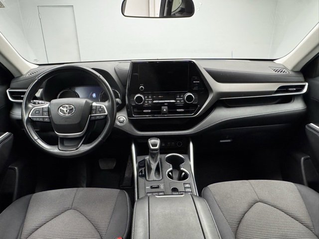 Used 2023 Toyota Highlander LE image 32