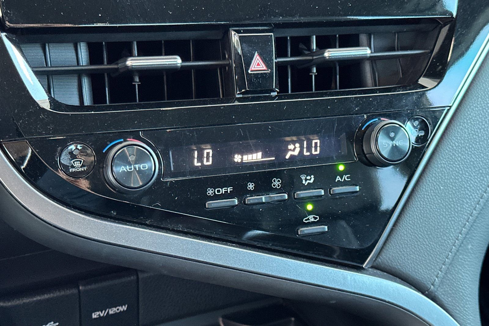 Used 2023 Toyota Camry XLE image 19