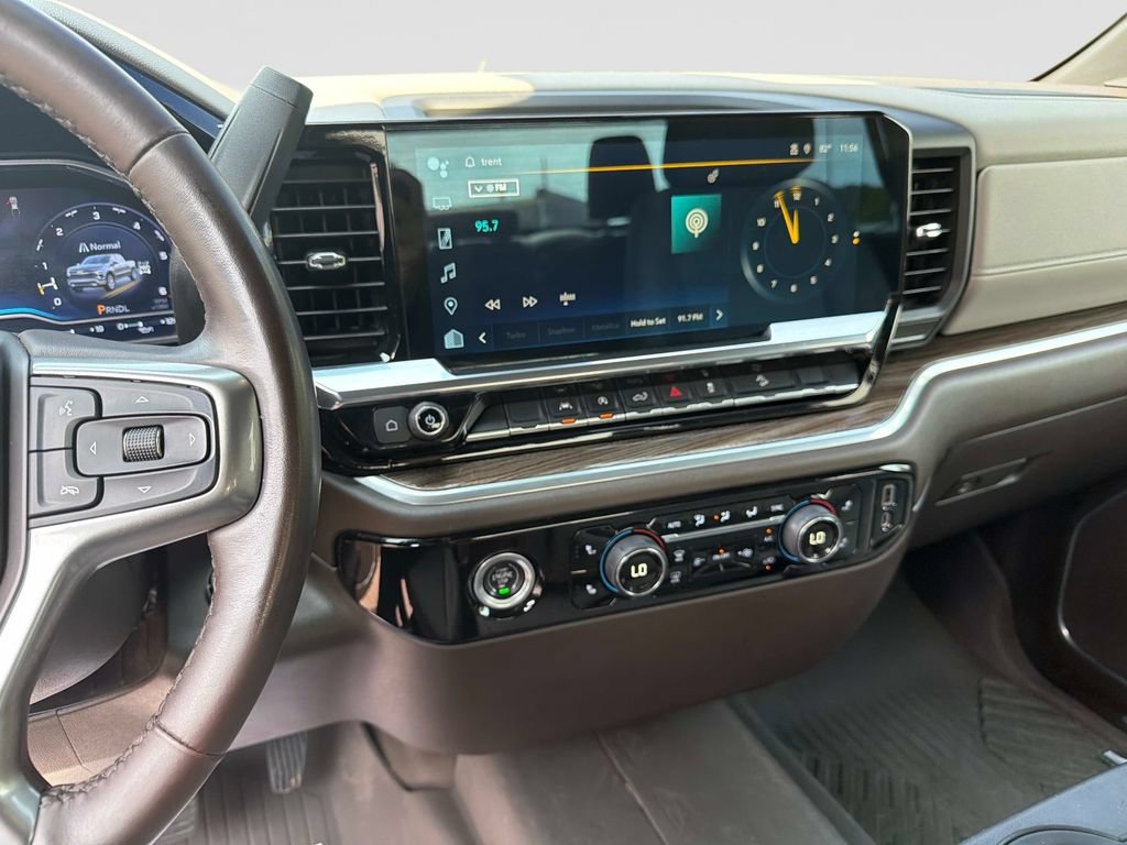 Used 2022 Chevrolet Silverado 1500 LT AWD/4WD image 26