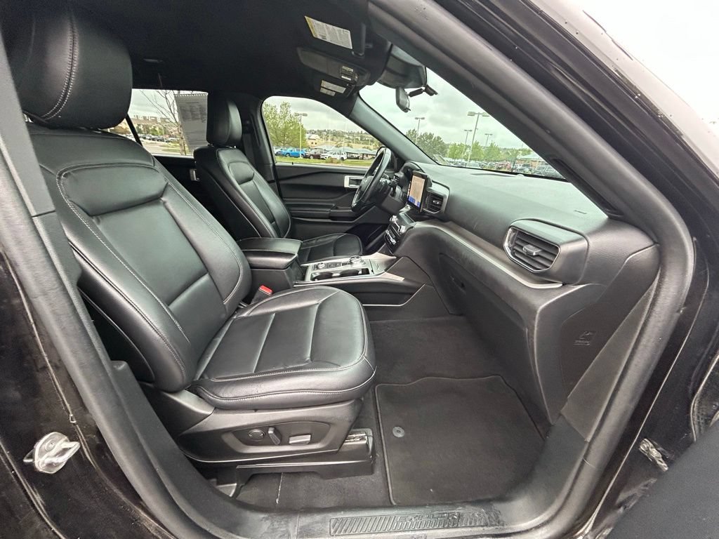 Used 2020 Ford Explorer XLT w/ Equipment Group 202A AWD/4WD image 34