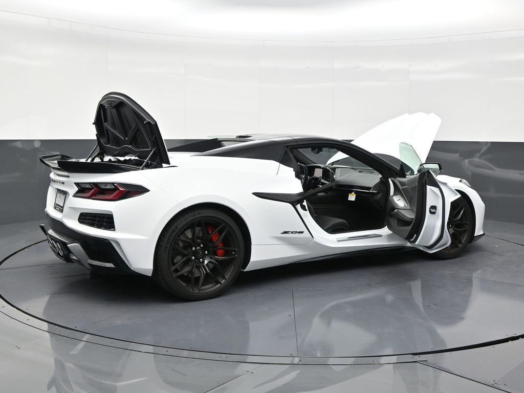 Used 2026 Chevrolet Corvette Z06 RWD image 28