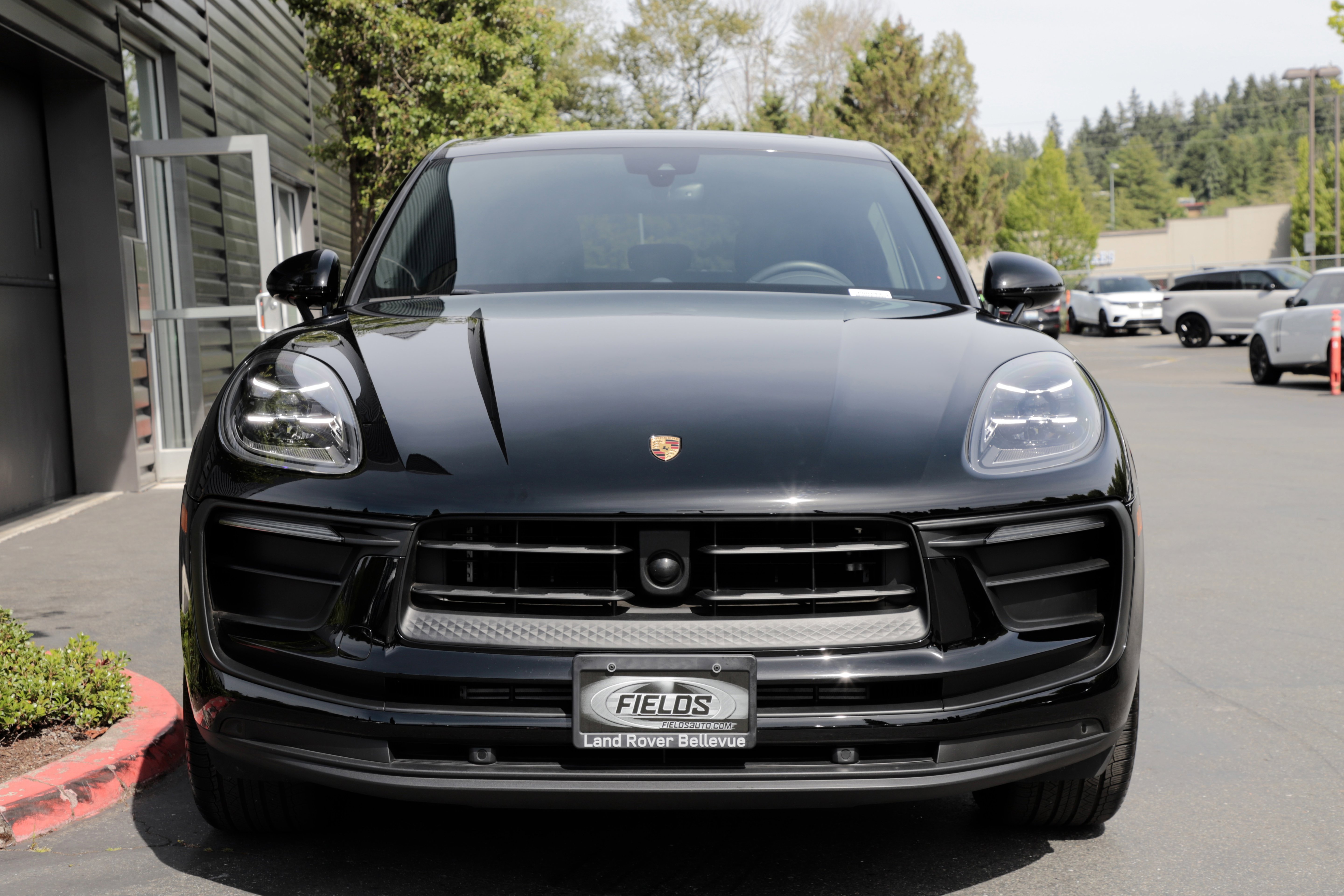 Used 2025 Porsche Macan AWD/4WD image 4
