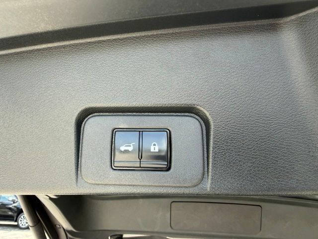 Used 2025 Nissan Rogue SV AWD/4WD image 14